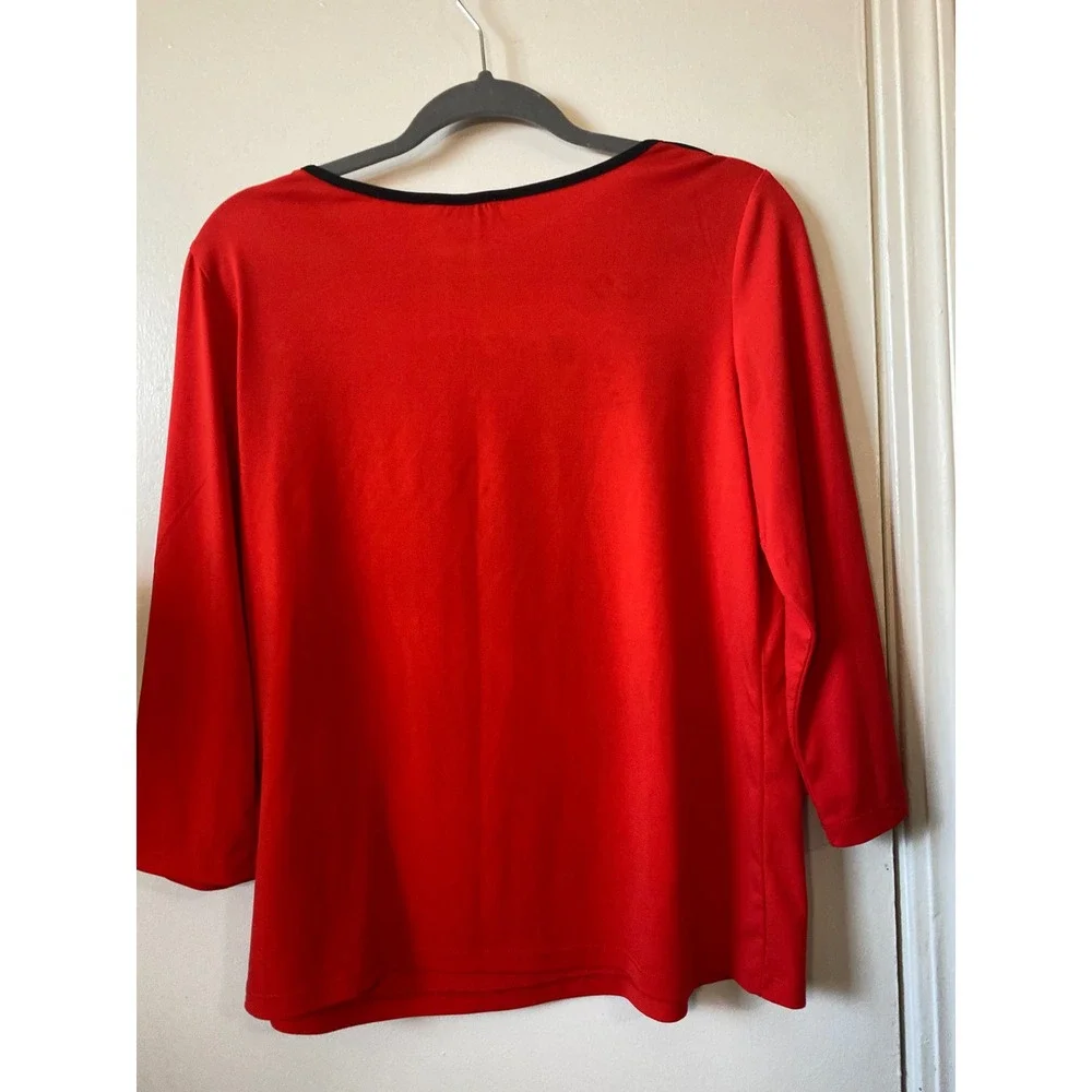 Carmen Marc Valvo‎ Red Top Women's Medium 3/4 Sleeve Black Trim - Picture 8 of 8